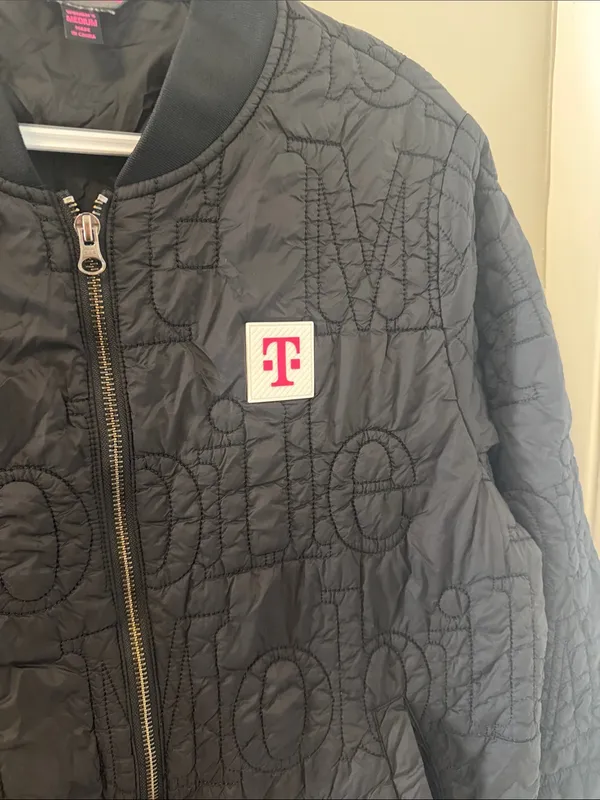 T-Mobile Be Magenta WOMEN'S QUILTED BLACK JACKET M - Image 7