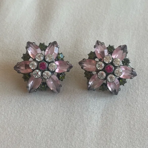 Vintage Avon Flower Earrings Pink - Image 2