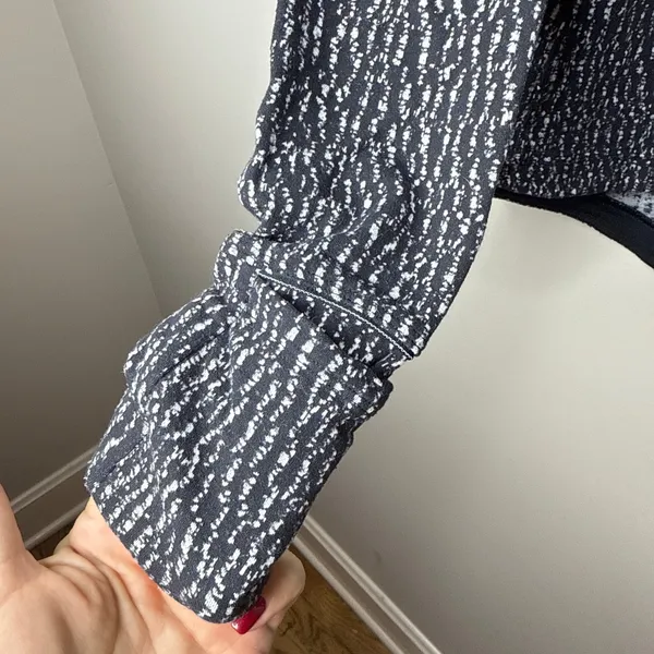 Lululemon Size 6 Runderful Long‎ Sleeve Knotted Jacquard Black White Running Gym - Image 6