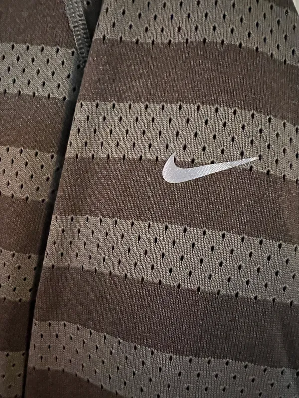 Nike Mesh Top Size Medium - Image 2