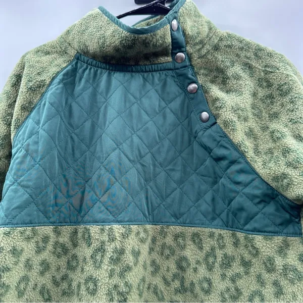 J. Crew Green Leopard Print Quilted Button-Neck Sherpa Long Sleeve Sweater Sz M‎ - Image 3