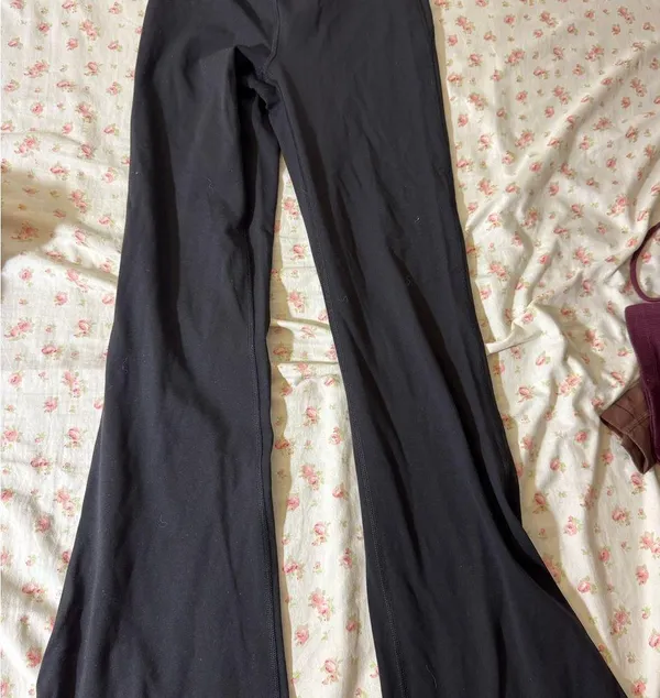 lululemon black groove pants super high rise size 2 - Image 4