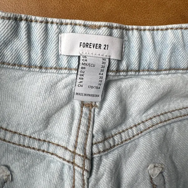 Forever 21 90s Fit Light Wash Distressed Wide Leg Jeans Size 30 Blue‎ Baggy - Image 7