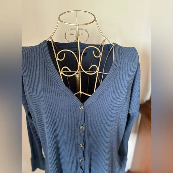 Abercrombie & Fitch Ribbed Button Down V-Neck Top XS Blue - Image 4