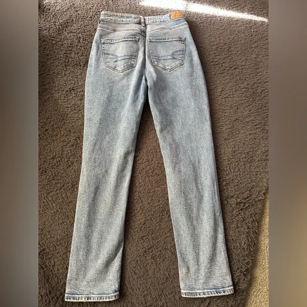 American Eagle strigid mom jeans size 4 regular - Image 2