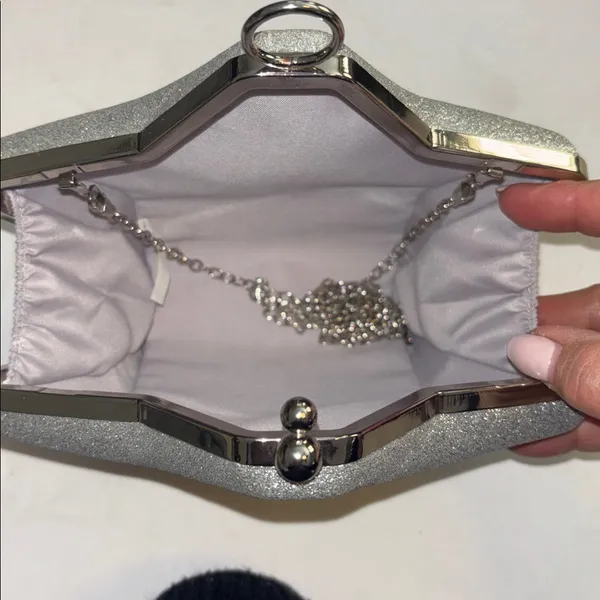 Source Unknown SILVER SPARKLE STAR PURSE WITH SILVER CHAIN CROSSBODY CHAIN EXCELLENT CONDITION - Image 4