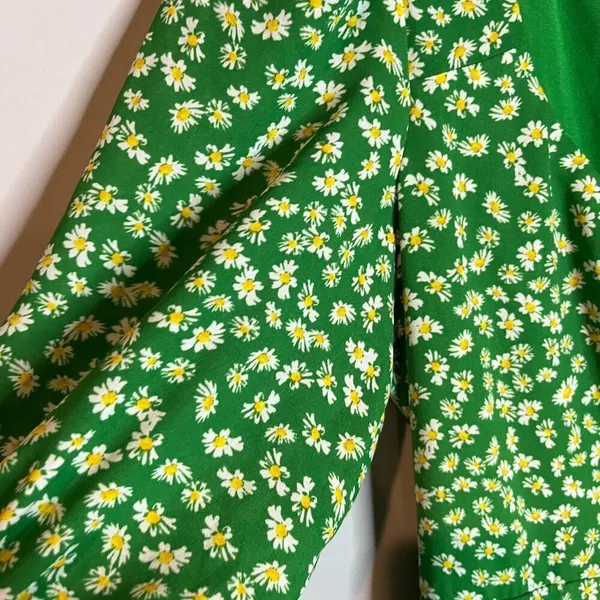 NWT WAYF green floral daisy midi dress - Image 3