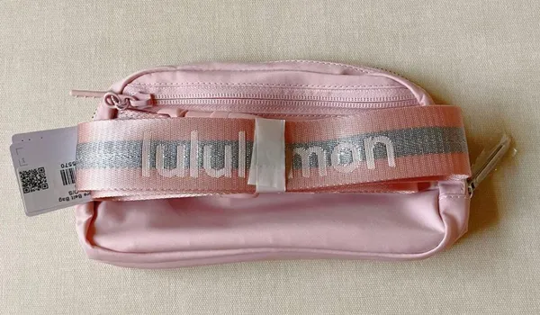 Lululemon Everywhere Belt Bag 1L - Pink Mist/Silver - Image 4