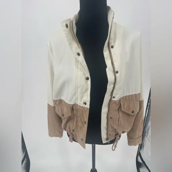 Blue pepper, women's tan and cream jacket, size‎ small - Image 3