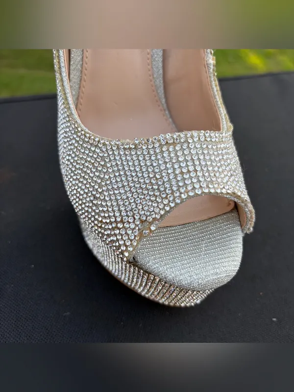 Steve Madden Silver Crystal Peep-Toe Platform Heels Sz 6 see pics for condition - Image 10