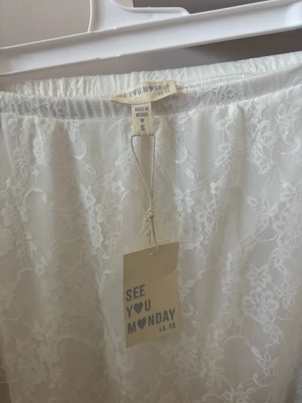 NWT White Lace Skirt with Shorter Skirt Underneath - Image 3