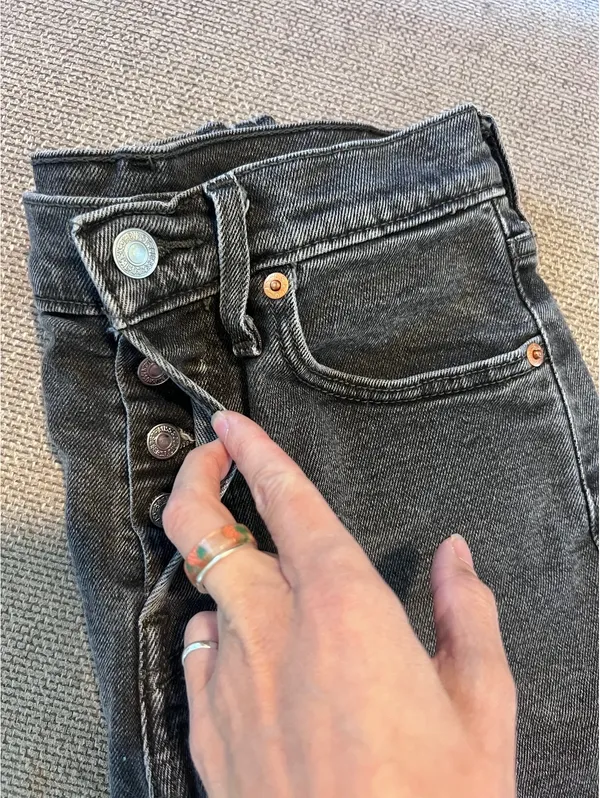Levi’s Black/Grey Denim Shorts - Image 2