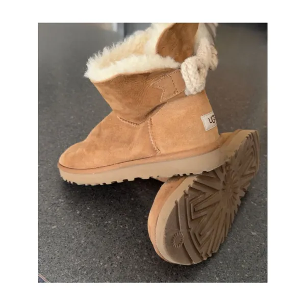 UGG Mini Bailey Knit Bow Boots in classic chestnut suede size 8 - Image 3
