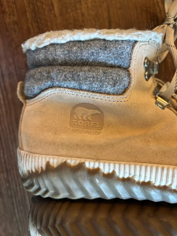 Sorrel Snow Boots Size 9 - Image 2