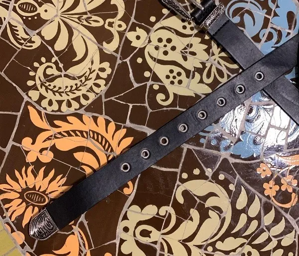 WESTERN FASHION Belt with Western Buckle. Sz: 7/28” - Image 3