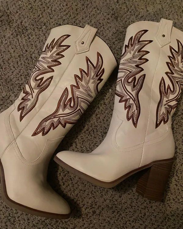 White Cowgirl Boots Size 6 - Image 3