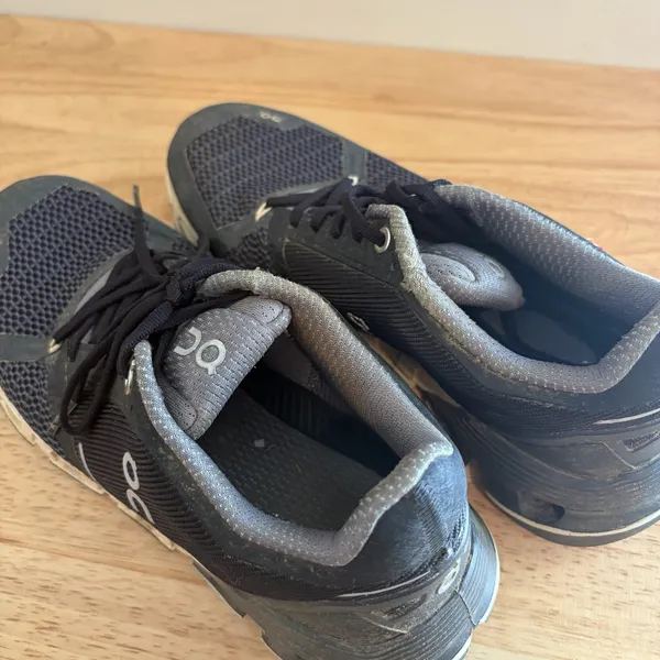 ON Cloud Women's Cloudflyer Running Shoes Black White‎ Gray 6 US Nice Shape - Image 6