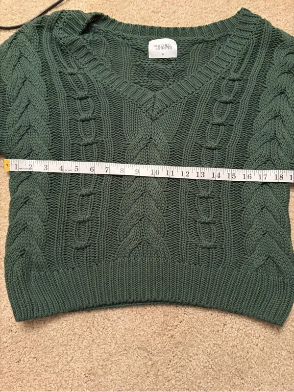 Stitches and stripes v neck cable knit long sleeve sweater size medium - Image 11