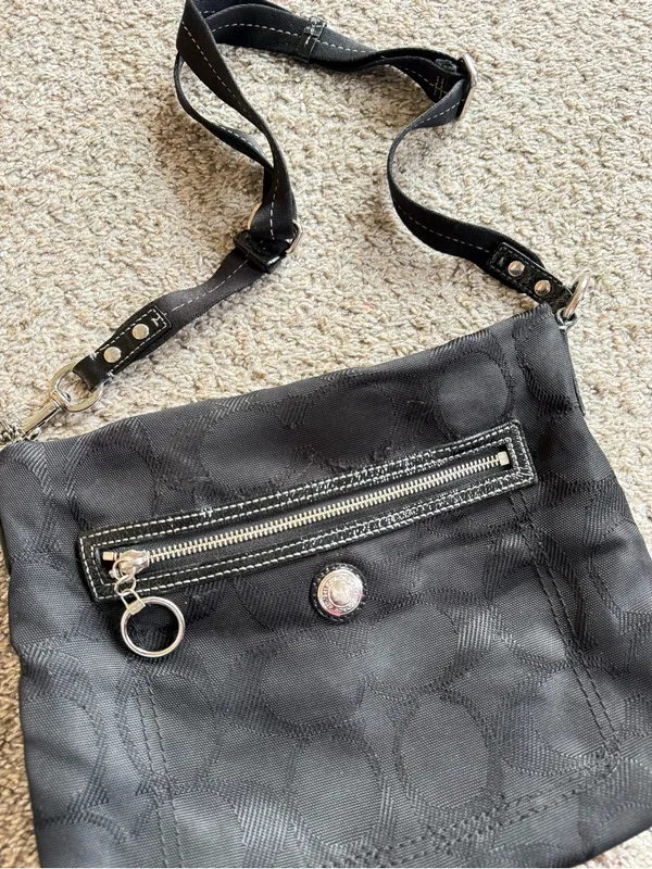 Coach Daisy Black Crossbody Bag with Signature Jacquard - Image 3