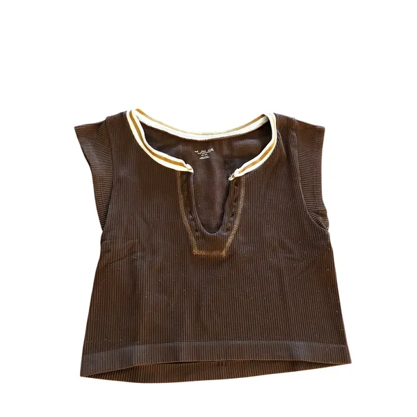 Urban Outfitters brown plunge scoop neck crop top Size M/L - Image 2