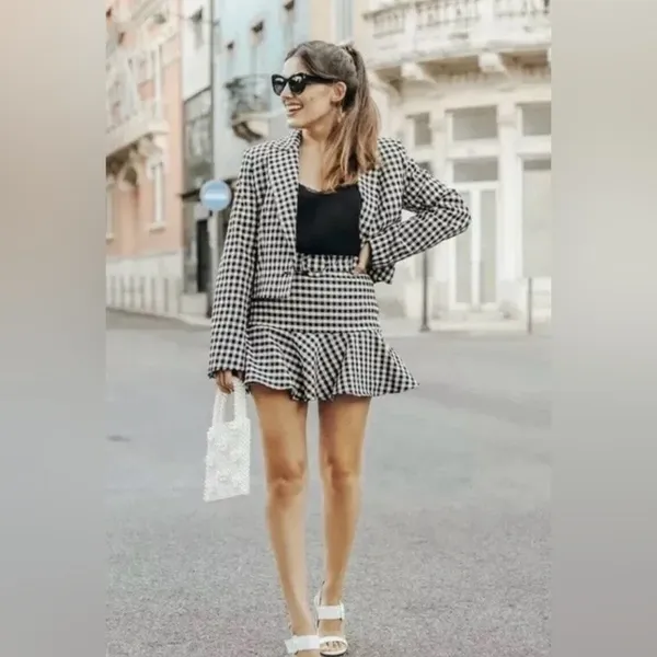 ZARA BLACK SINGLE BREASTED LAPEL COLLAR GINGHAM CROPPED BLAZER SIZE Med - Image 3
