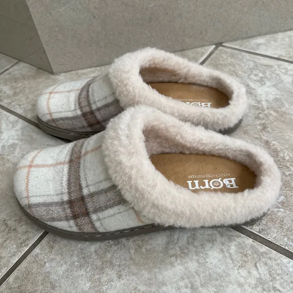 Born Womens Plaid Wool Blend Faux Fur size 8 Slippers Cream Tan Brown Mules - Image 2