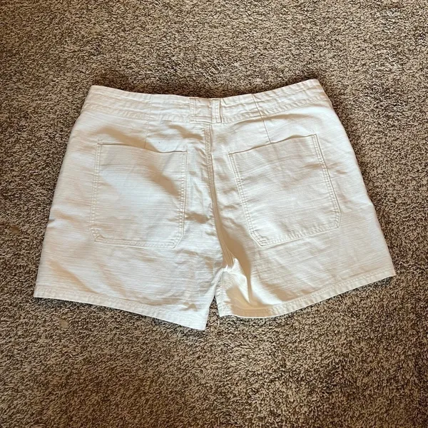Vince cream pocket shorts - Image 3