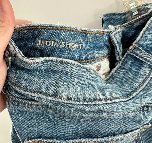 American Eagle Dainty Flower Embroidered Mom Short Denim Shorts Raw Fray Hem - Image 4