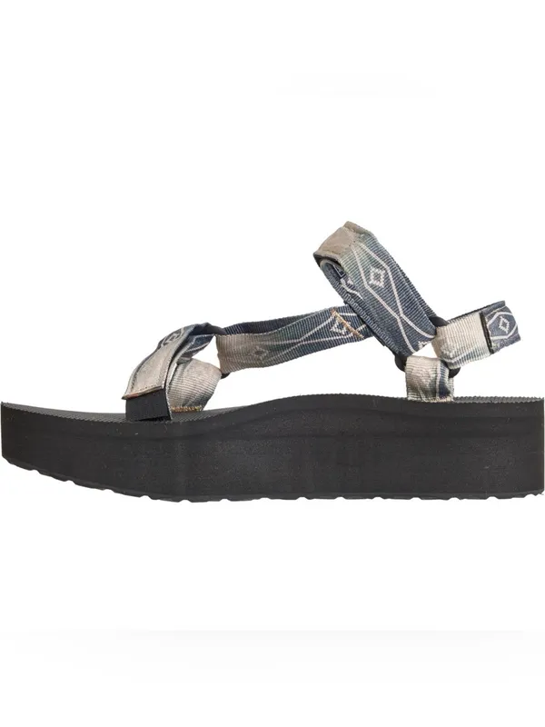 Teva flat form sandals . Fabric upper/ rubber sole. Size 8 . NWT. - Image 3