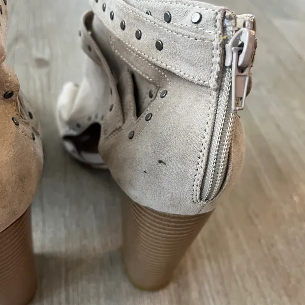 Womens JustFab Studded Beige Ankle Boots - 10 - Image 6