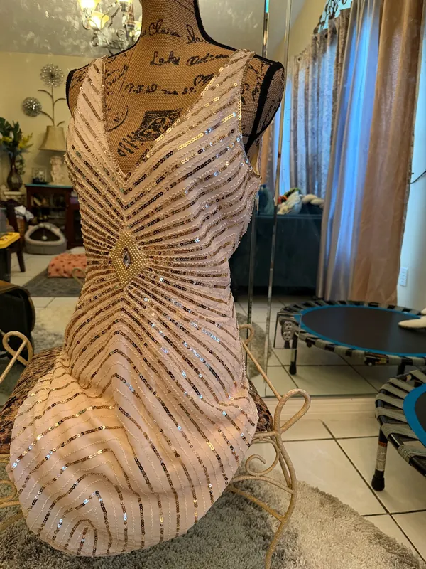 Stunning dress size M. ❤️ Gold Size M - Image 4