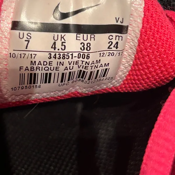 Nike Women's Black and Pink Athletic Shoes - Image 9