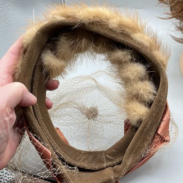 Vintage 1960’s tan Mink pill box Champagne satin ribbon with veil cage - Image 8