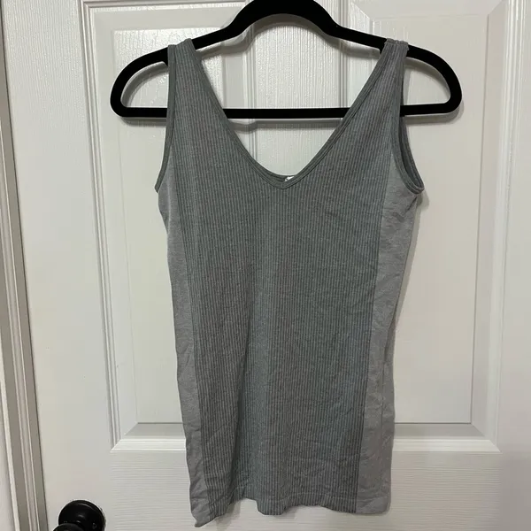 SPANX Laidback Layers Grey‎ seamless striped Tank size large - Image 4