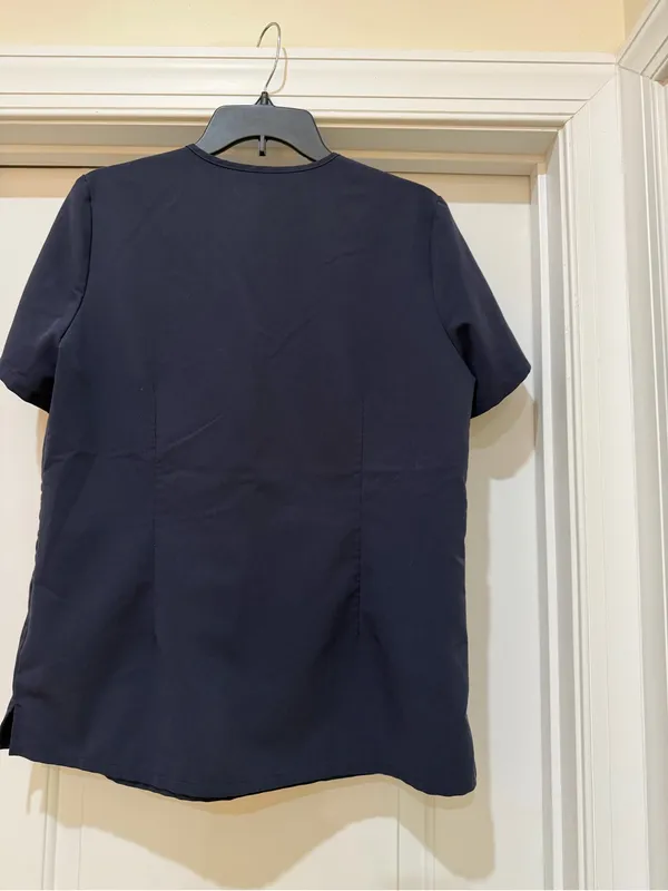 Figs Women's Grey Short Sleeve V-Neck Scrub Top Size M - Image 6