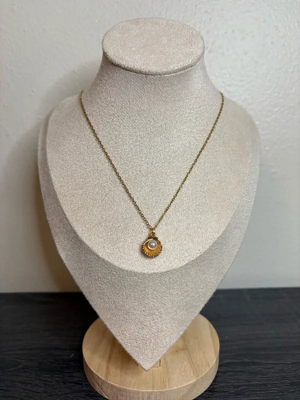 Handmade Gold/Pearl Seashell Necklace - Image 2