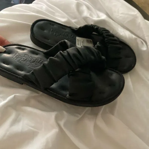 Black Crisscross Slip Ons Size 7 - Image 10