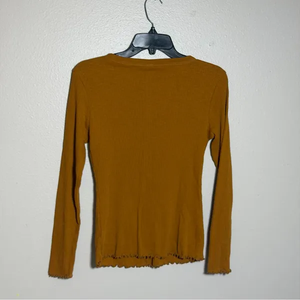 Old Navy Women's Mustard Yellow Ribbed Long Sleeve Top size‎ S - Image 5