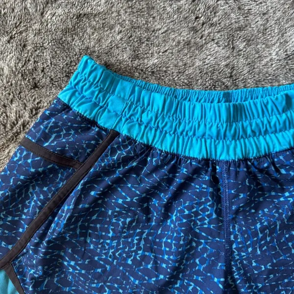 Lululemon Tracker Short III Women’s Size 6 - Image 5