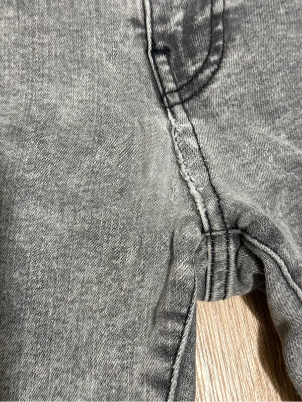 True Religion‎ Women's Skinny Jeans in Faded Gray Wash - Image 9