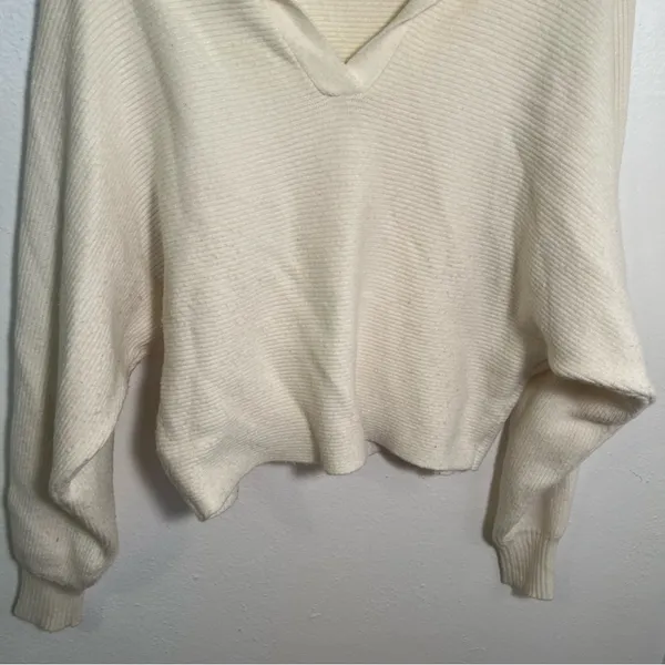 Dreamers by Debut Women's Size Medium/Large Collared Dolman Sleeve Sweater Cream - Image 4