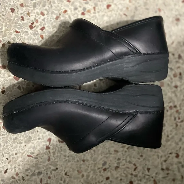 Dansko XP black clogs size 6 - Image 13