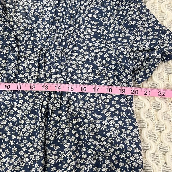 Ruffled Collar V-neck Pleated Button Up Floral Print Lightweight Navy Blue White - Image 5