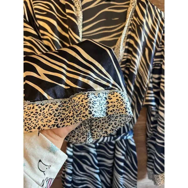 Jones New York size L/XL Robe Nightgown Sleepwear Black White Zebra Animal Print - Image 2