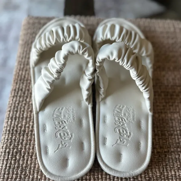 Flexeaze Elegant White Cream Women's Sandals Size 9 - Image 5