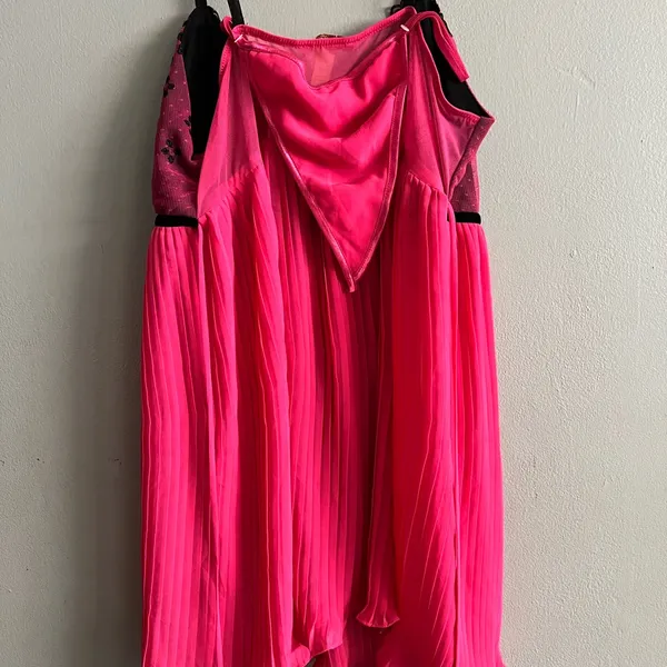 New Women’s Flora Nikrooz Hot Pink and Black Lace Chemise & Thong Lingerie Set - Image 2