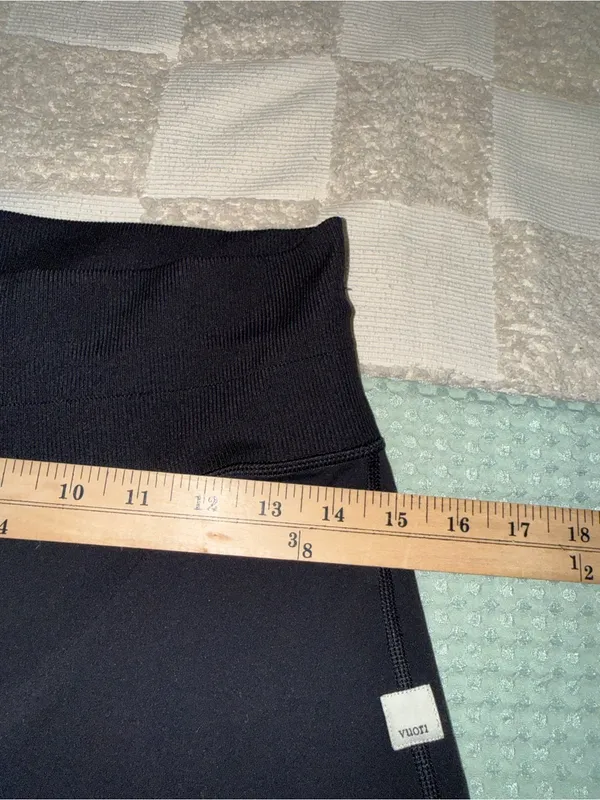 Vuori Women's Daily Joggers size M - Image 5