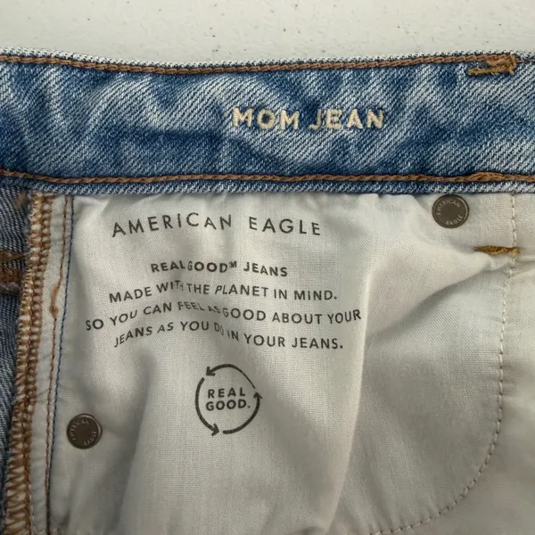 American Eagle Mom Jeans‎ Light Wash Distressed Ripped Denim Womens 6 Stretch - Image 10
