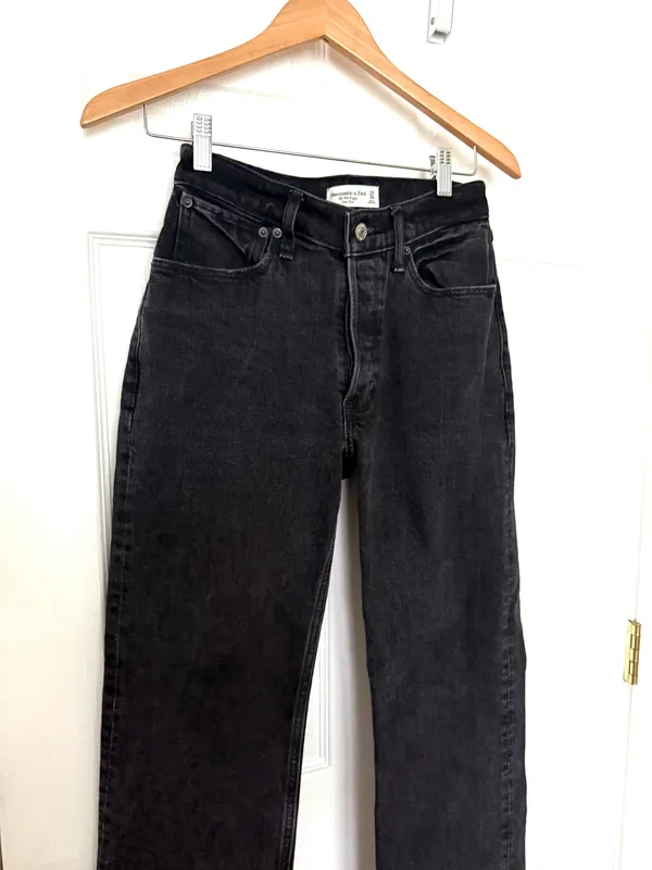 Abercrombie 90’s Low Rise Baggy Jeans - Image 2