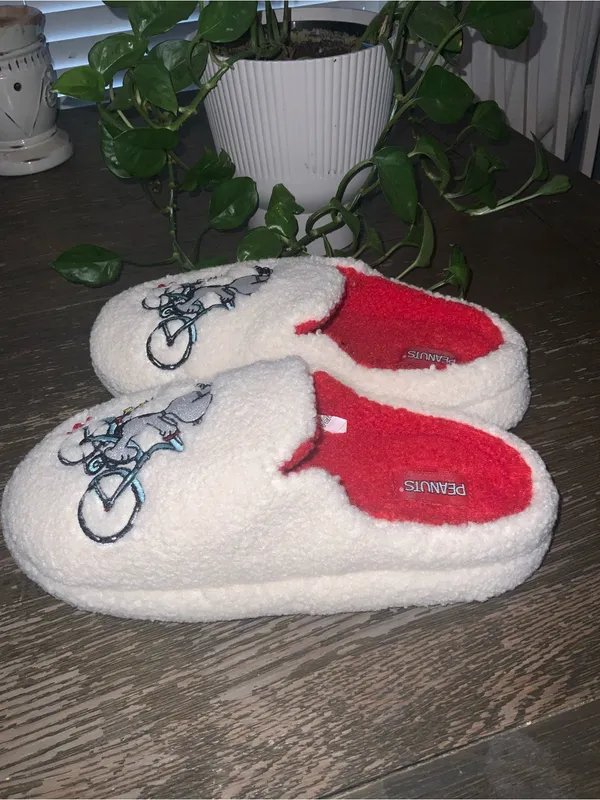 Peanuts Cream Slip-On Slippers with Snoopy Riding A Bicycle Size Lg - Image 5
